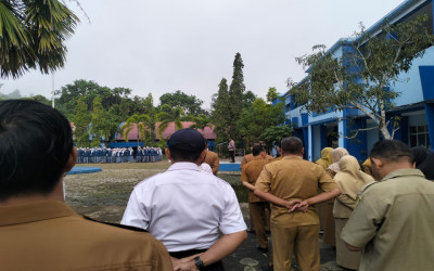 SMK Negeri 8 Samarinda Gelar Upacara Bendera Penekanan Anti Bullying dan Keselamatan Siswa